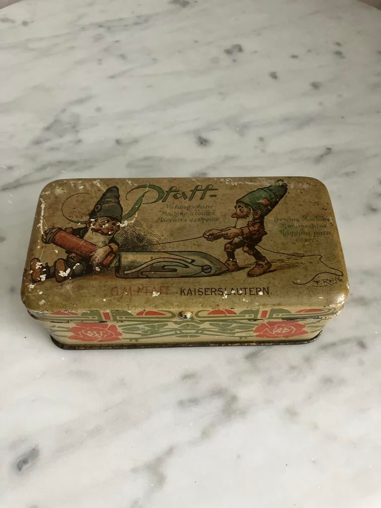 Vintage Pfaff naaidoosje met kabouters G.M. Pfaff, Ophalen of Verzenden