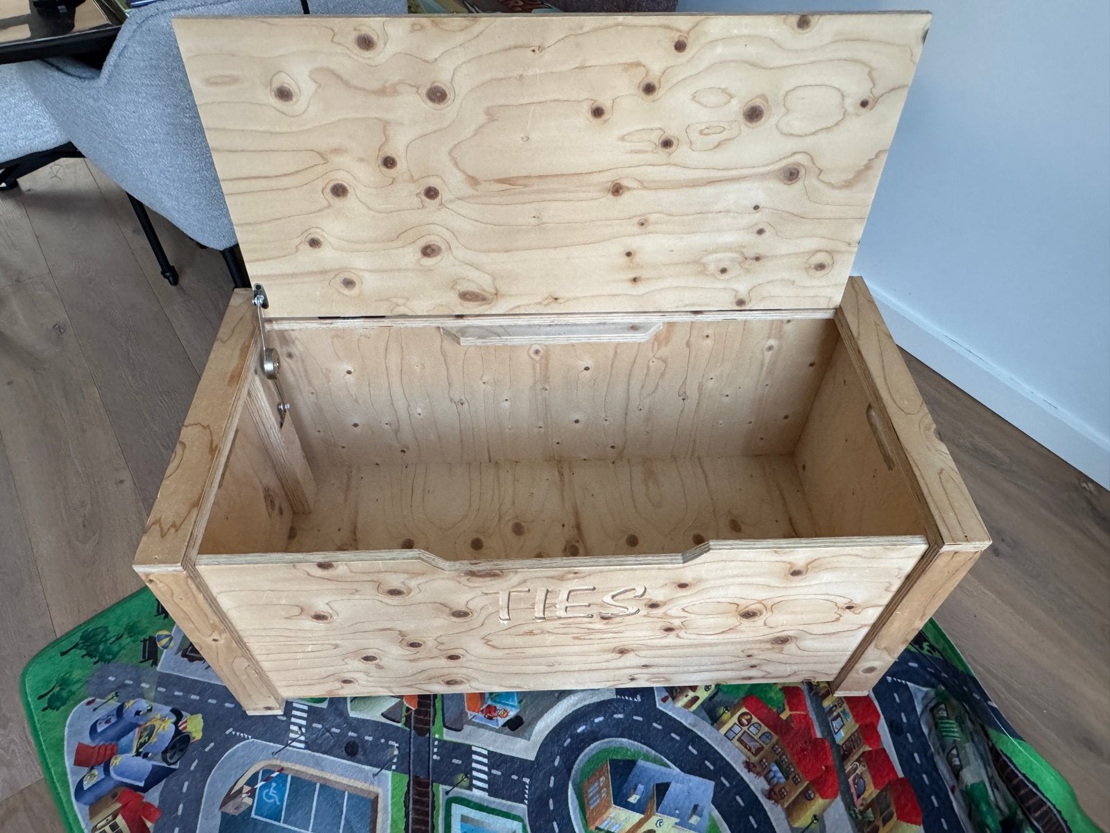 Houten Speelgoedkist met Naam 'Ties', Ophalen, Gebruikt