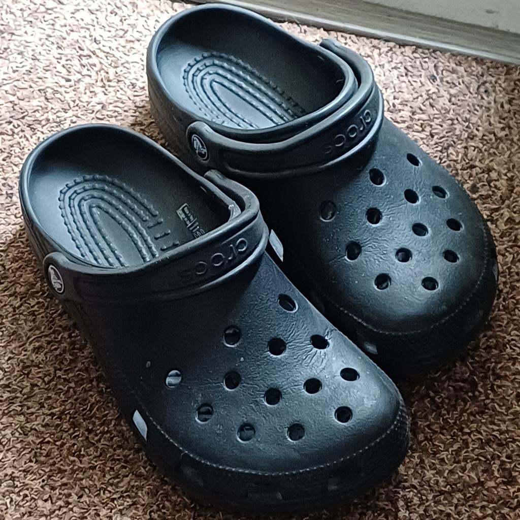 2 paar crocs, Ophalen, Zo goed als nieuw, Zwart