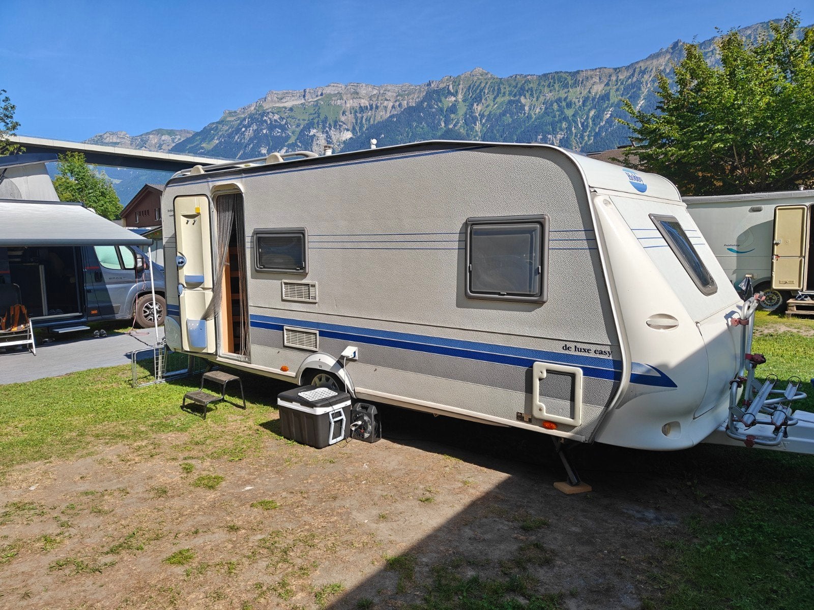 Hobby De Luxe Easy Caravan kmfe 500 - Ideaal voor Gezinnen, Hobby, Treinzit, Particulier, 5 tot 6 meter