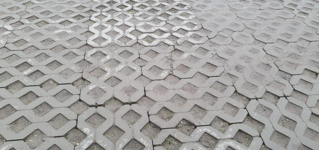 Gebruikte grasbetontegels, Vrij nieuw, 10cm, Ca. 1000m², Tuin en Terras, Overige typen, Ophalen of Verzenden, Zo goed als nieuw