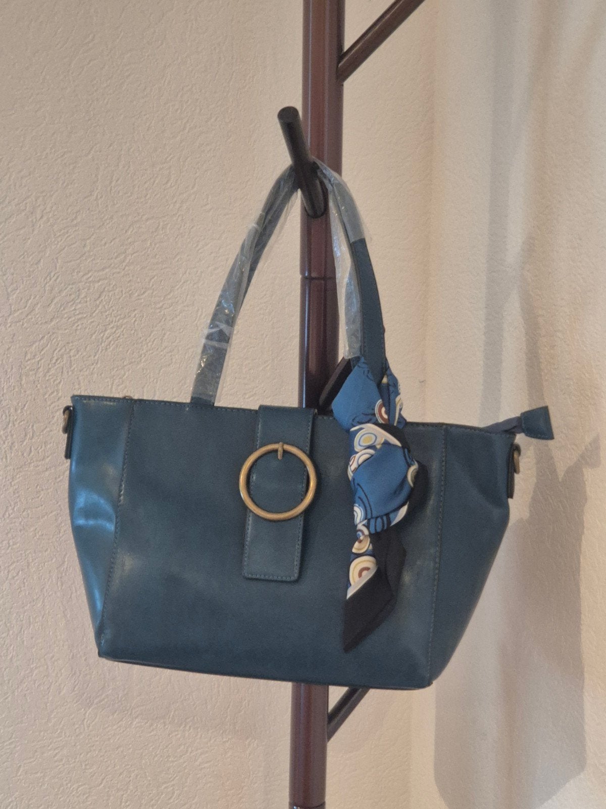 Stijlvolle blauwe handtas met sjaal en gouden ring, Ophalen of Verzenden, Nieuw, Blauw, Handtas
