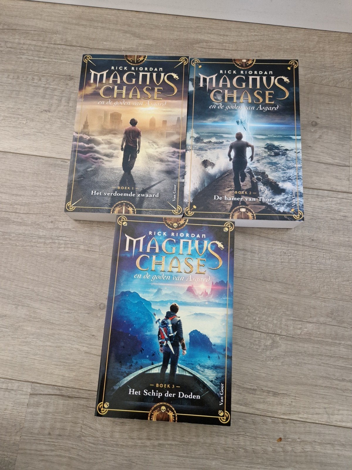Boeken rick riordan magnus chase deel 1 2 3 asgard goden, Ophalen of Verzenden, Zo goed als nieuw