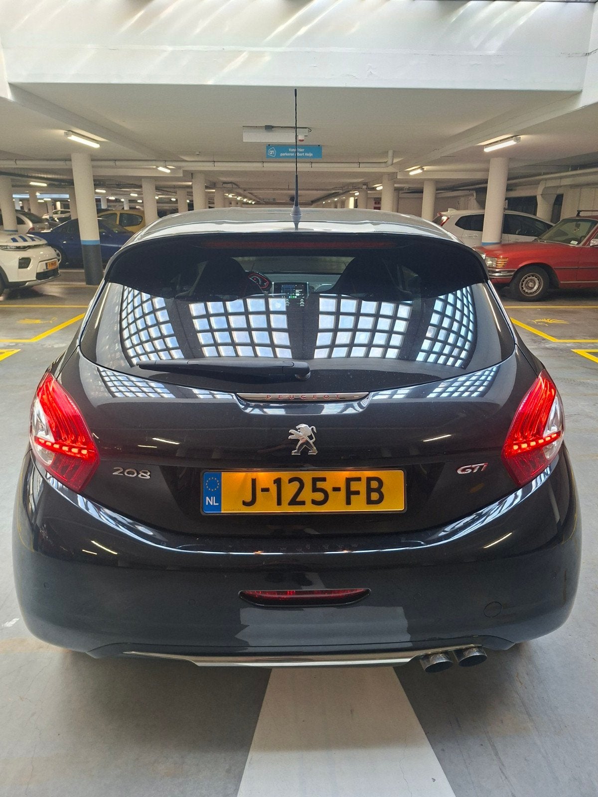 Peugeot 208 1.6 GTI 147KW 3-D 2013 Zwart, Auto's, Voorwielaandrijving, Handgeschakeld, Particulier, 17 km/l
