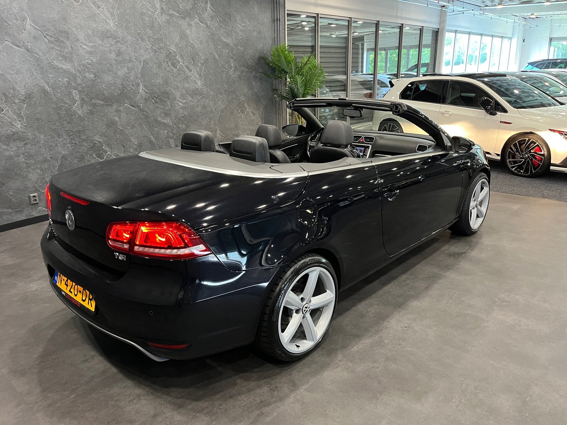 Volkswagen Eos 1.4 TSI 160PK HIGHLINE CABRIO LED PDC, Auto's, Voorwielaandrijving, Euro 5, 15 km/l, Gebruikt