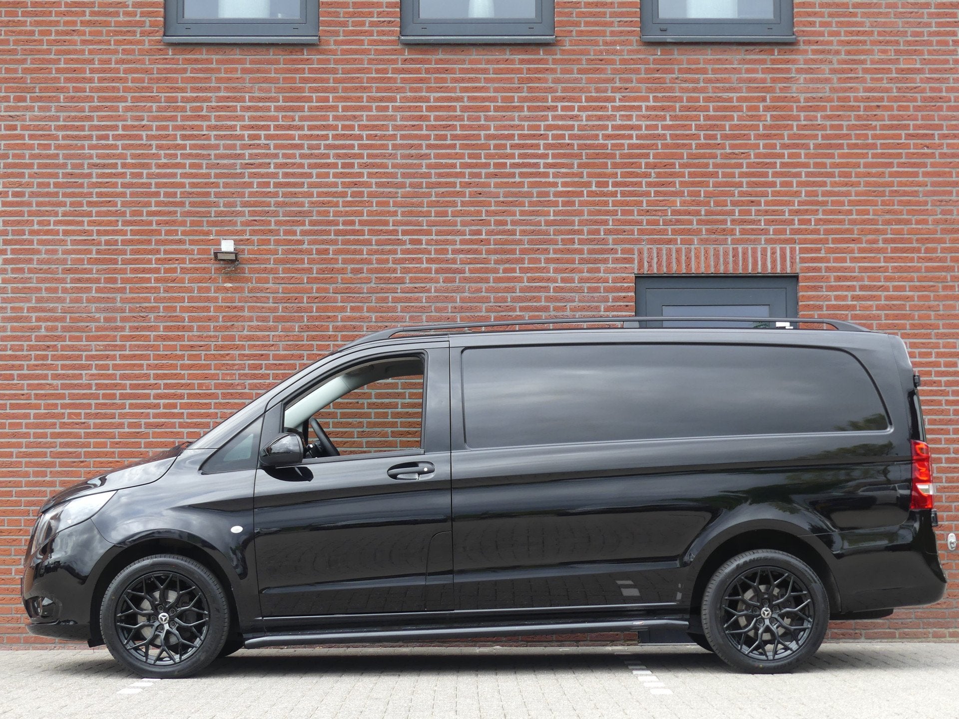 Mercedes-Benz Vito 114 CDI Lang Side bars/Navigatie/Camera, Gebruikt, Euro 6, 4 cilinders, Zwart