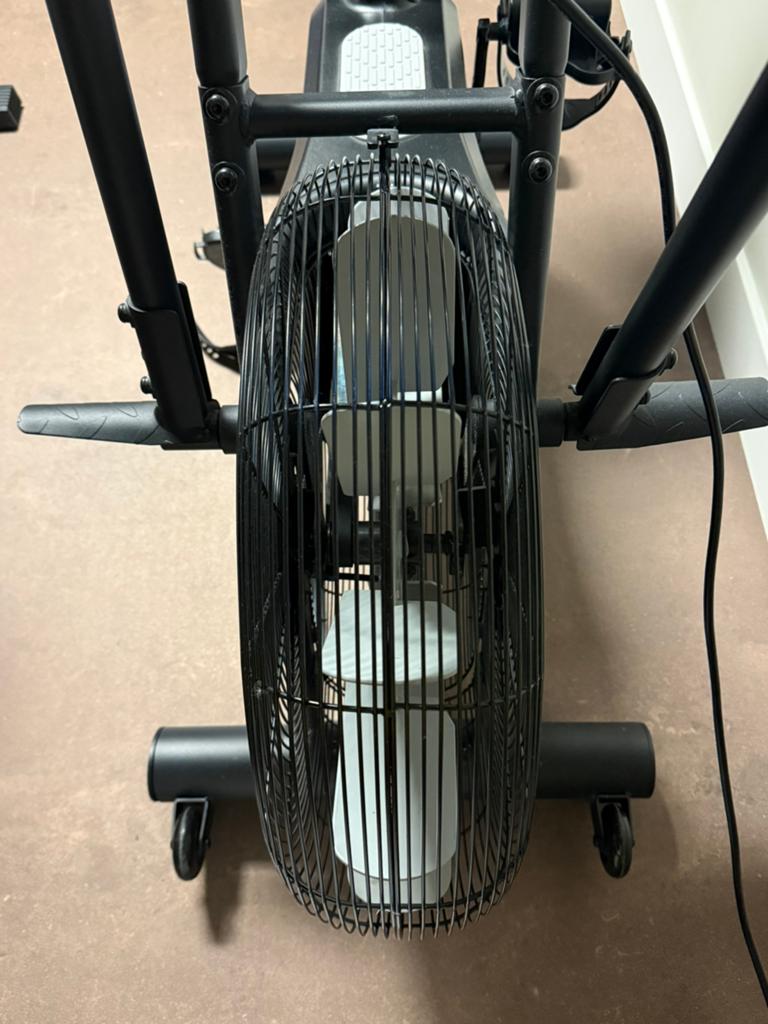 TOORX BRX-AIR 300 Airbike – nog geen jaar oud – €250, Sport en Fitness, Fitnessapparatuur, Ophalen, Zo goed als nieuw, Airbike