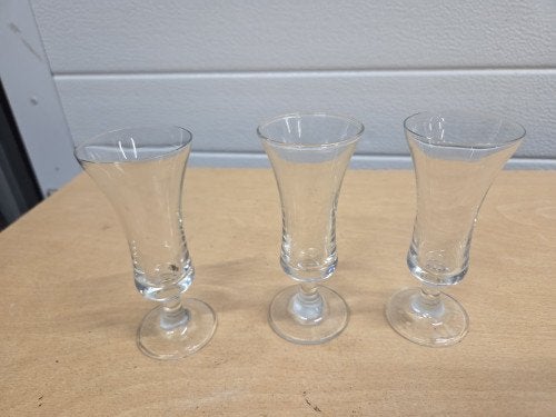 borrelglaasjes op voet drie stuks, Ophalen of Verzenden, 'T Olde Gre-j, Info@toldegrej.nl, Endepoelstraat 20f Didam