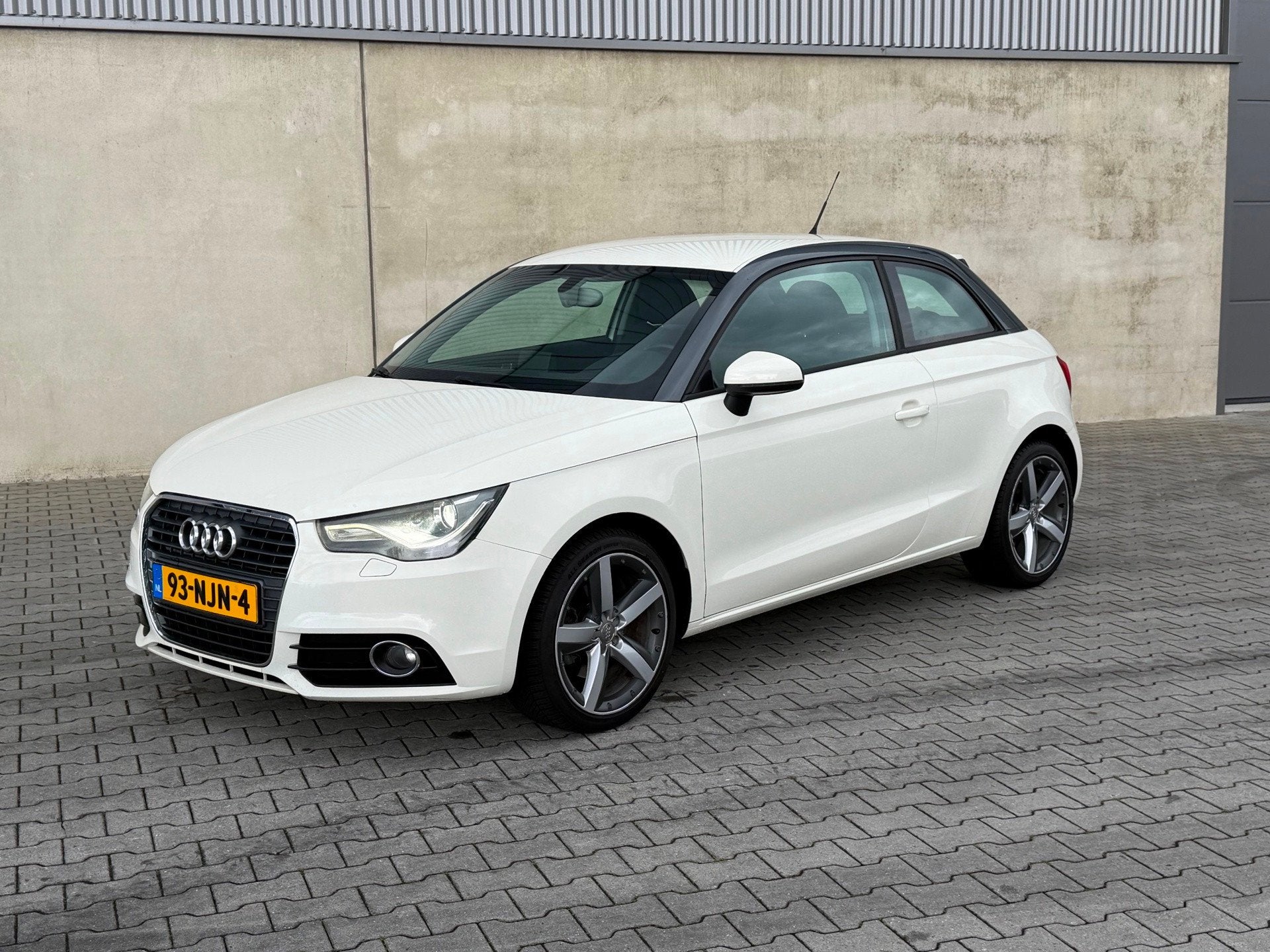 Audi A1 1.4 TFSI Ambition NAP+XENON+LED+CRUISE+AIRCO+NAVIGAT, Voorwielaandrijving, Euro 5, Zwart, 4 stoelen