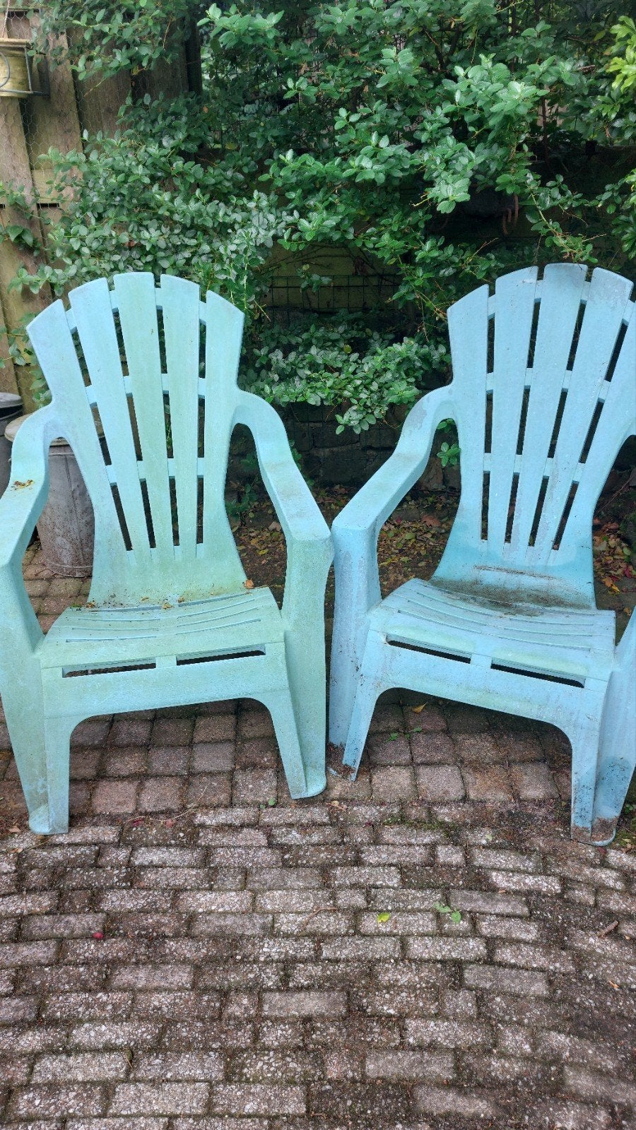 2x Blauwe kunststof tuinstoelen, Ophalen of Verzenden, Gebruikt, Kunststof