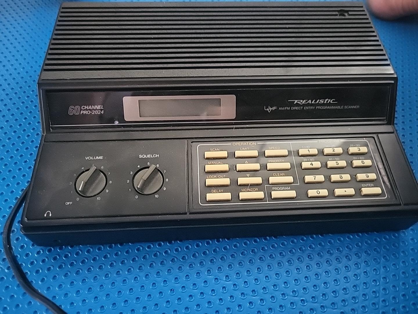Realistic PRO-2024 60-kanaals scanner + antenne – werkend, Telecommunicatie, Ophalen of Verzenden, Gebruikt, 30 tot 200 kanalen