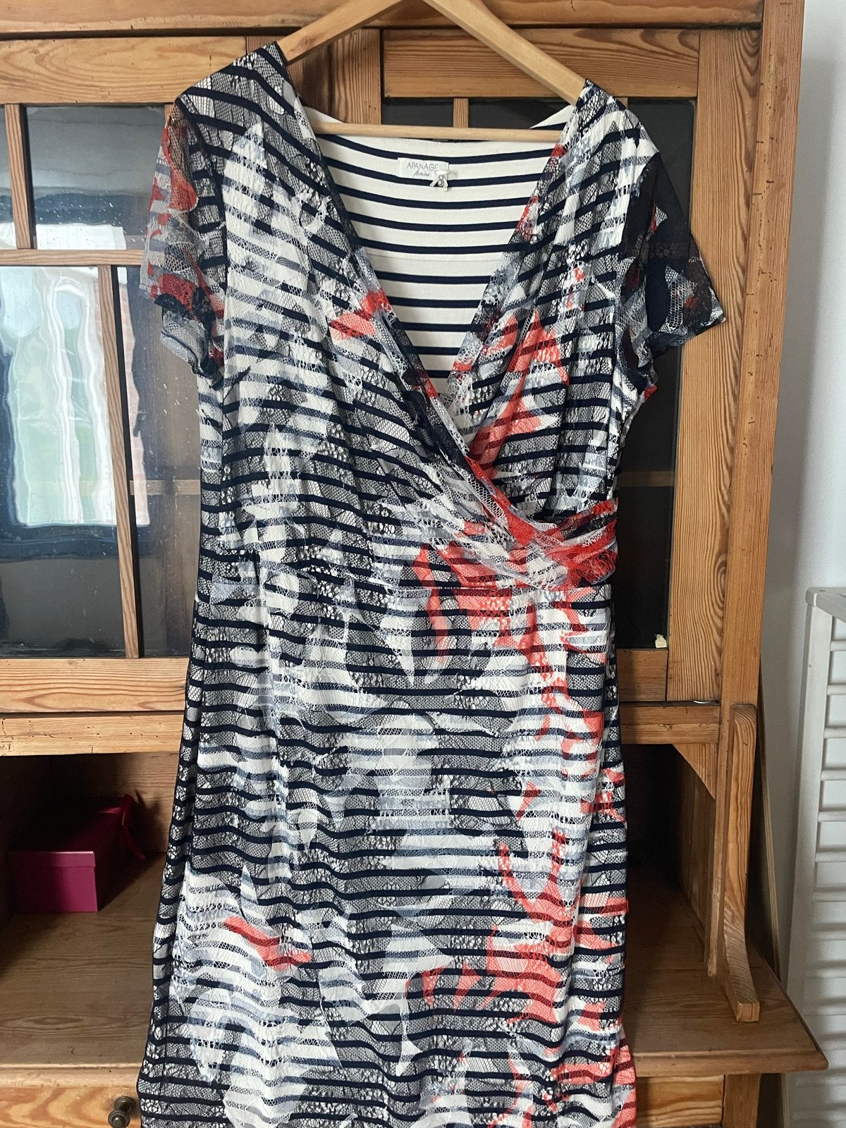 Apanage Femme Jurk - Zwart, Wit, Rood met Kantdetails, Maat 38/40 (M), Zwart, Ophalen of Verzenden, Zo goed als nieuw