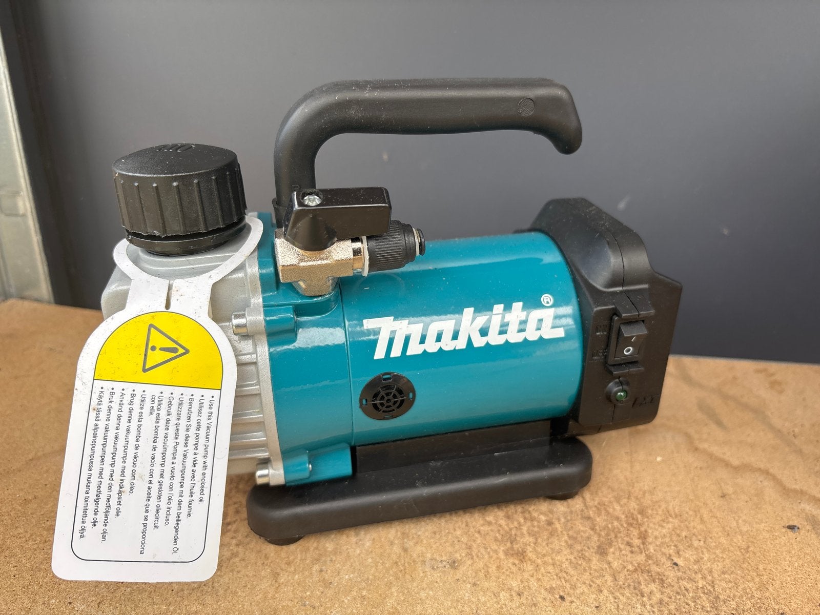Makita DVP180 vacuümpomp - Nooit gebruikt, Ophalen, Zo goed als nieuw