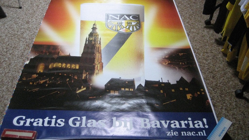 Enorm grote Bavaria poster NAC Breda met grote kerk, Ophalen of Verzenden, Nieuw, NAC Breda, Poster, Plaatje of Sticker