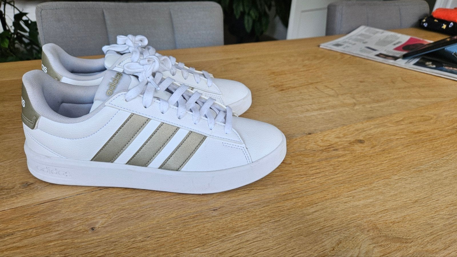 Witte sneakers adidas grand court maat 40 2/3, Adidas, Wit, Ophalen of Verzenden, Sneakers of Gympen