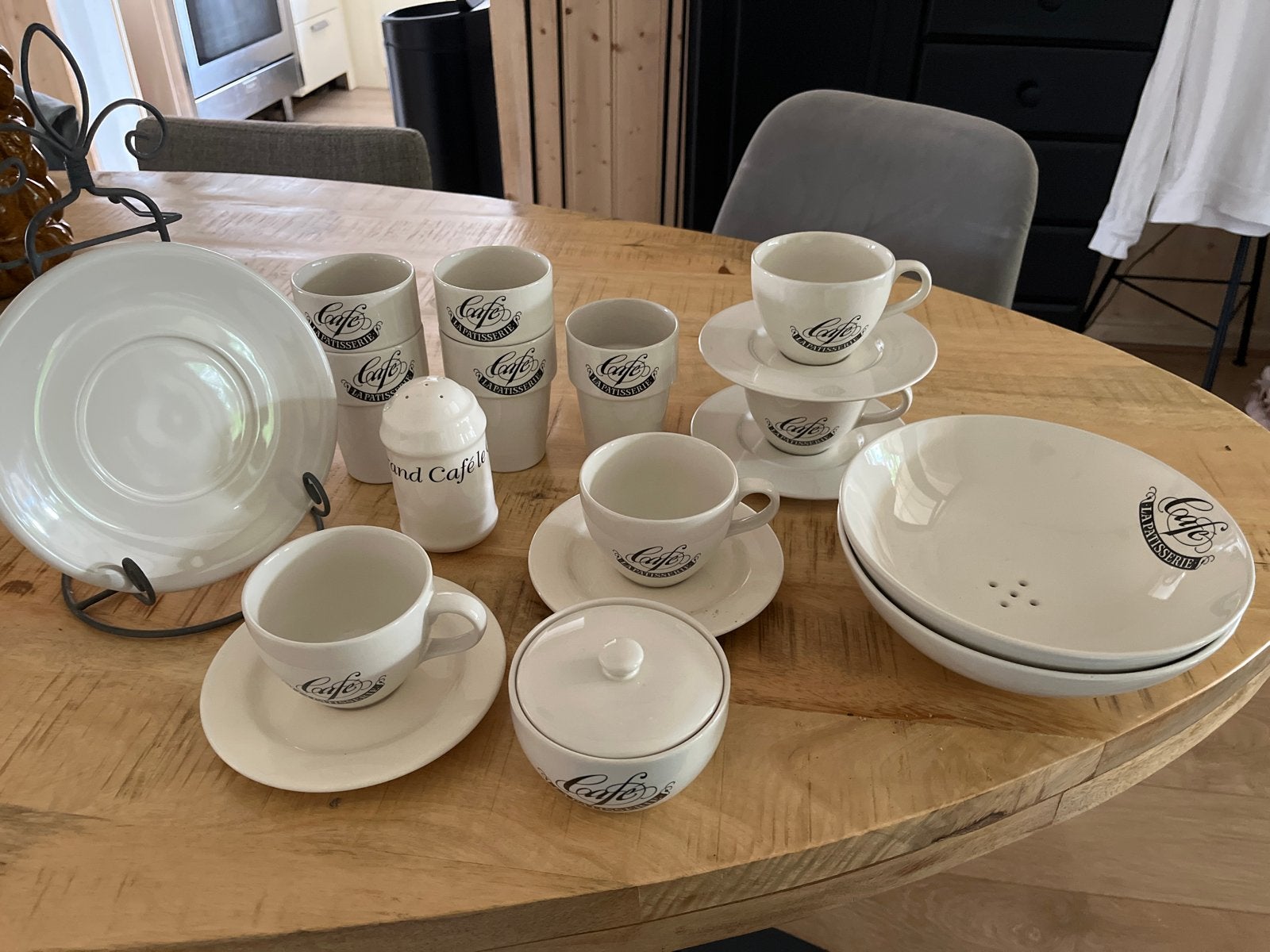 Wit servies “ Cafe La Patisserie”, Ophalen, Gebruikt, Overige merken, Keramiek
