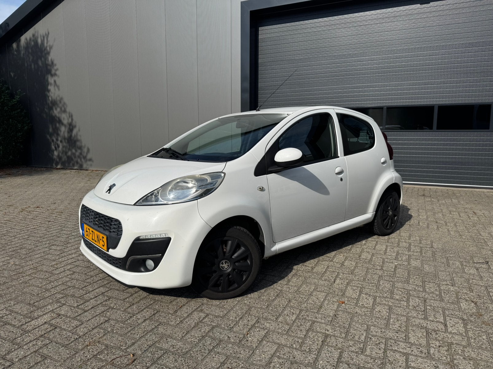 Peugeot 107 1.0 BJ 2012 5-DEURS LED AIRCO ELEKTR. RAMEN NAP, Voorwielaandrijving, Stof, Zwart, 4 stoelen