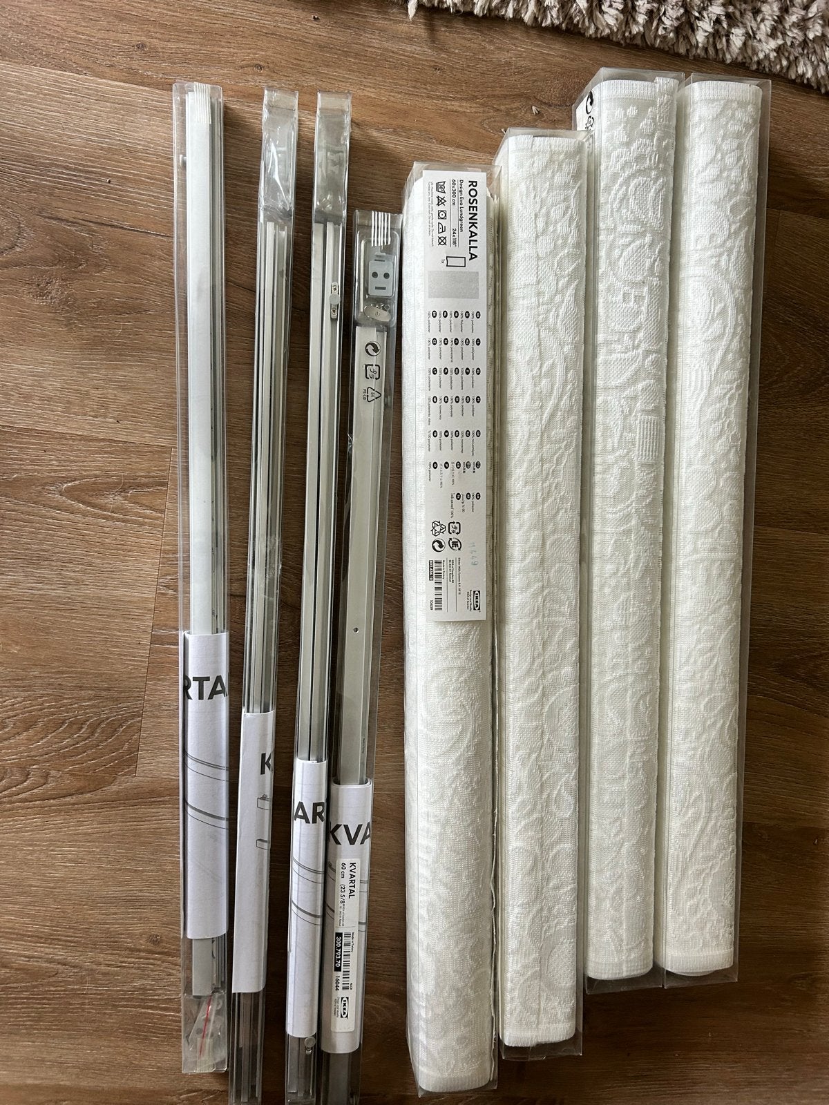 IKEA Kvartal gordijnrails en Rosenskalla gordijnen, Huis en Inrichting, Stoffering | Gordijnen en Lamellen, Minder dan 50 cm, 200 cm of meer