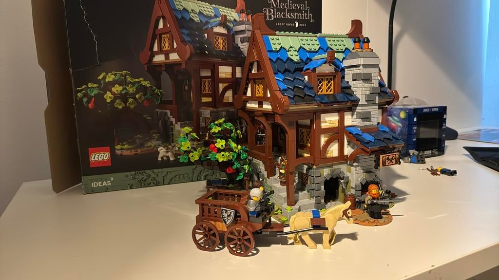 LEGO medieval blacksmith 21325, Ophalen of Verzenden, Zo goed als nieuw
