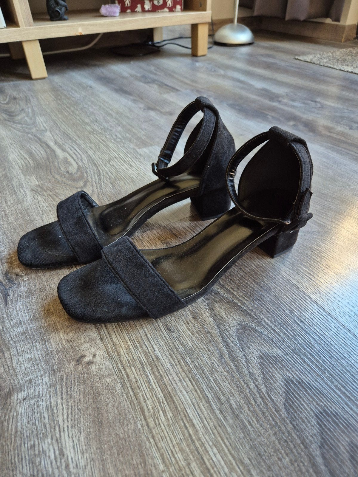 Zwarte suede achtige sandalette maat 42, Kleding | Dames, Schoenen, Ophalen, Zwart, Nieuw, Sandalen of Muiltjes
