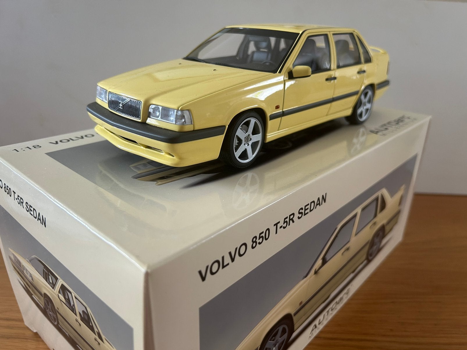 Volvo 850 T-5R sedan AUTOart 1:18., Ophalen of Verzenden, Zo goed als nieuw, Auto, Autoart