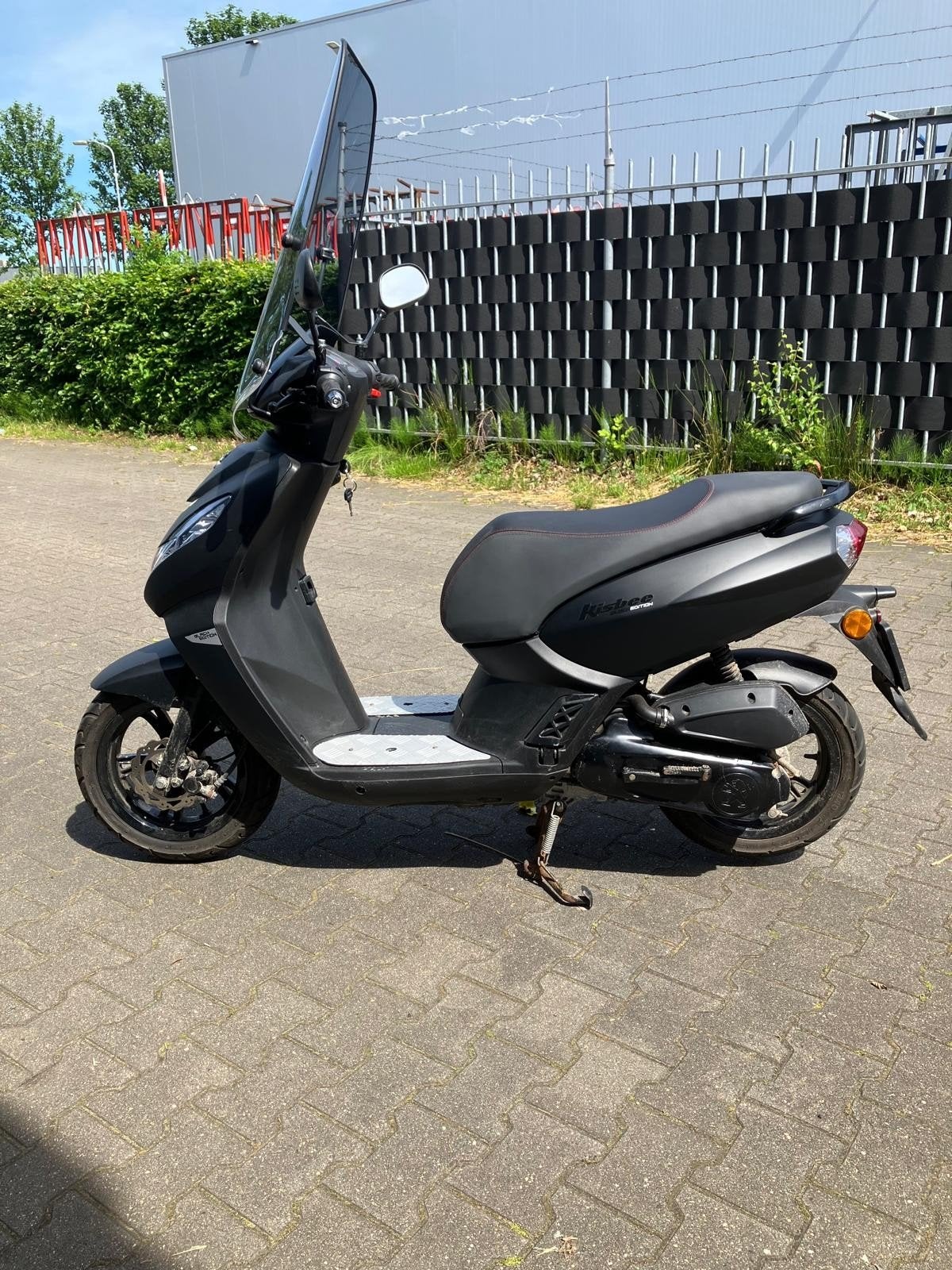 Peugeot Kisbee black editon, Fietsen en Brommers, Ophalen, Zo goed als nieuw, Benzine, Overige modellen