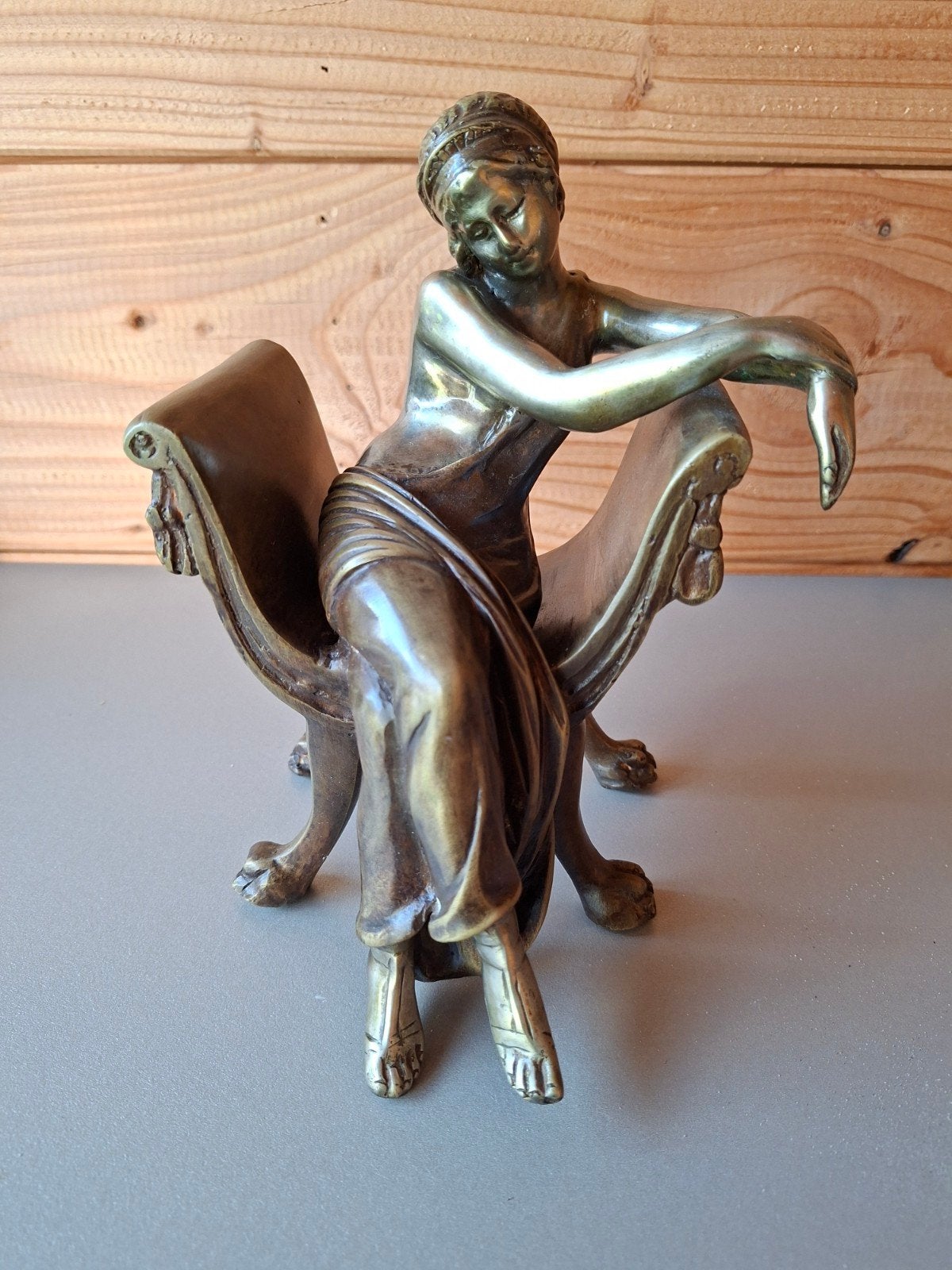 Bronzen beeld van een liggende vrouw, Antiek en Kunst, Ophalen, Art nouveau, 20 - 50 cm, Beeld