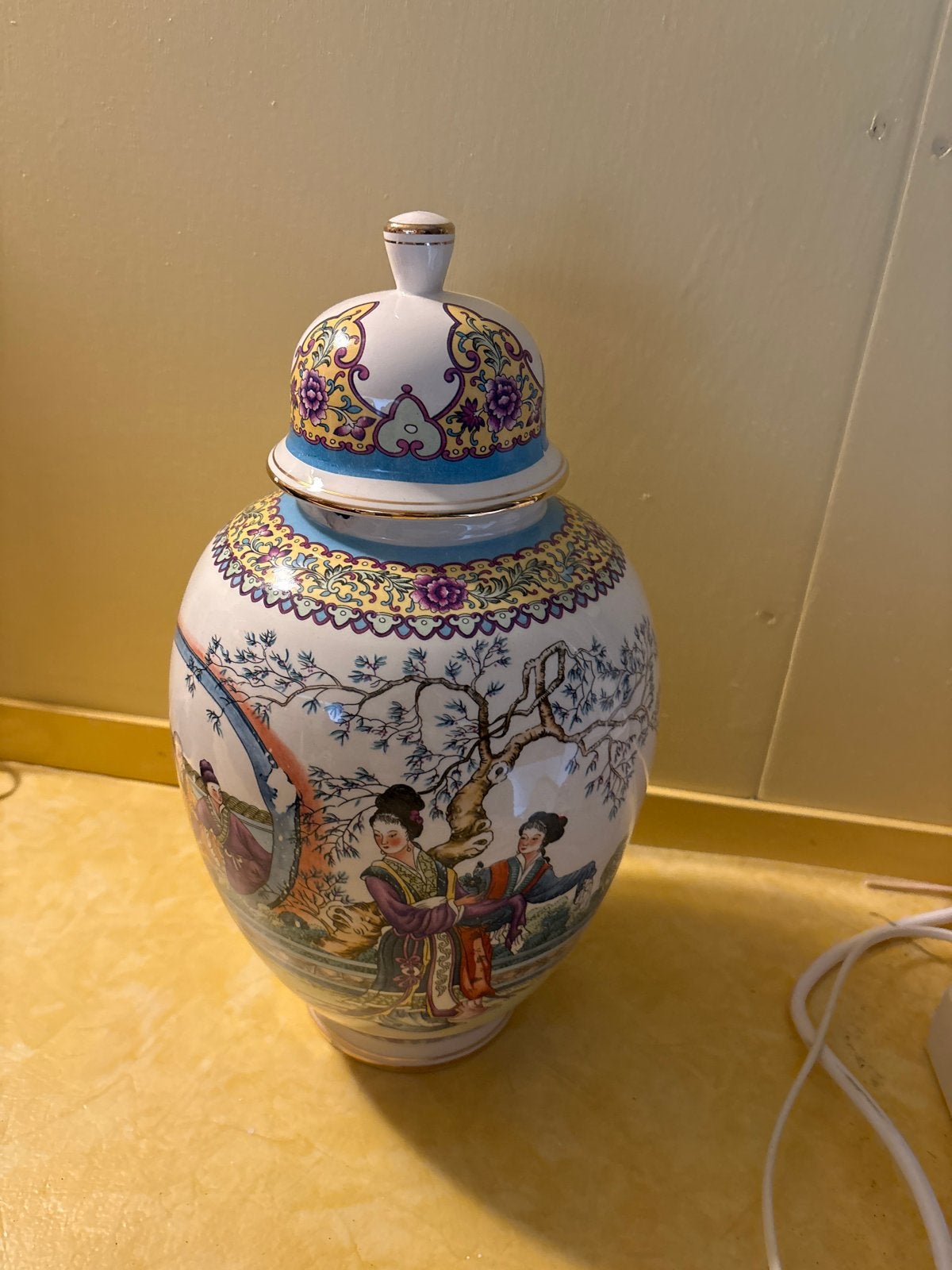 Antieke Chinese Vaas met Deksel - Beschadigd, Antiek en Kunst, Ophalen of Verzenden