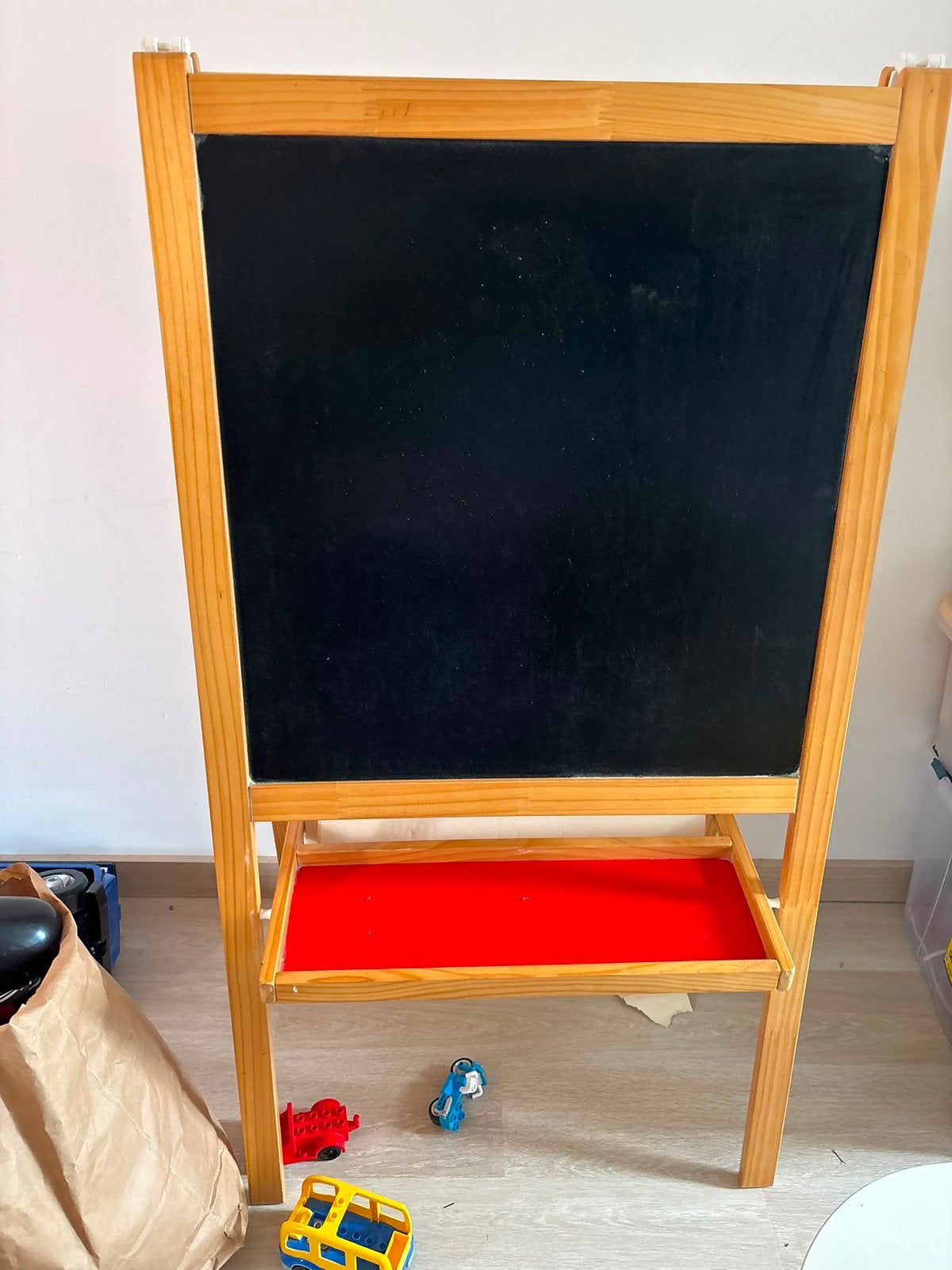 Krijtbord met rol papier, Ophalen, Zo goed als nieuw, Krijtbord