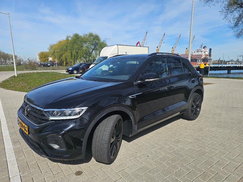 VW T-Roc R-line 1.5 TSI 150pk 2023 | BlackOnBlack | 39.000km, Voorwielaandrijving, 1498 cc, 4 cilinders, 150 pk