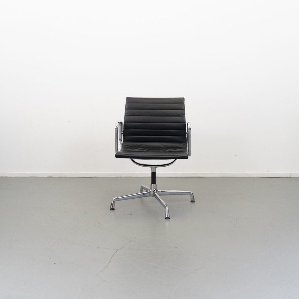 Vitra Eames EA 108 Stoel Zwart Leer - Aluminium, Niet ingevuld, Zo goed als nieuw, Niet ingevuld, Niet ingevuld