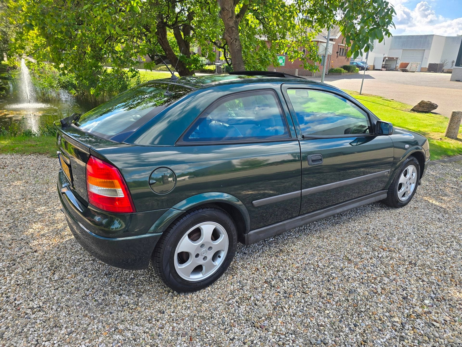 Opel Astra 1.6-16V Sport AIRCO/dak/LEER, Auto's, Gebruikt, 4 cilinders, 49 €/maand, Bedrijf