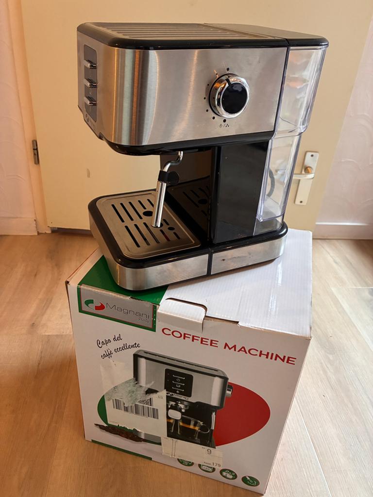 Magnani Koffiemachine 1.5L - Zo goed als nieuw, Ophalen, Afneembaar waterreservoir, 10 kopjes of meer, Koffiemachine