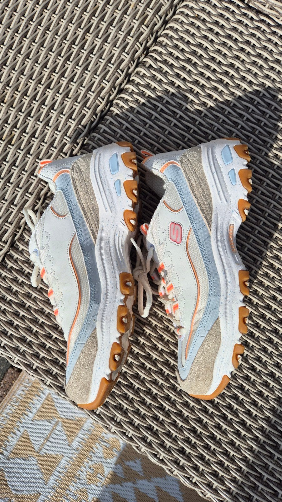 Skechers D'Lites sneakers - wit met oranje accenten, Kleding | Dames, Schoenen, Skechers, Wit, Ophalen of Verzenden, Sneakers of Gympen