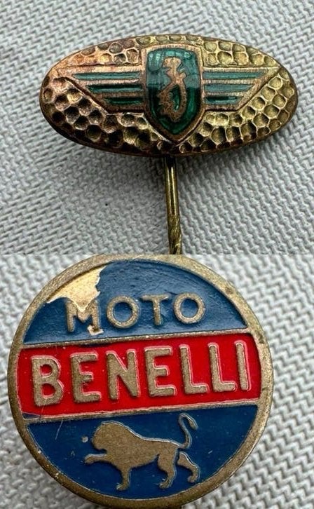 Twee zeer oude bromfiets speldjes, Ophalen of Verzenden, Gebruikt, Merk