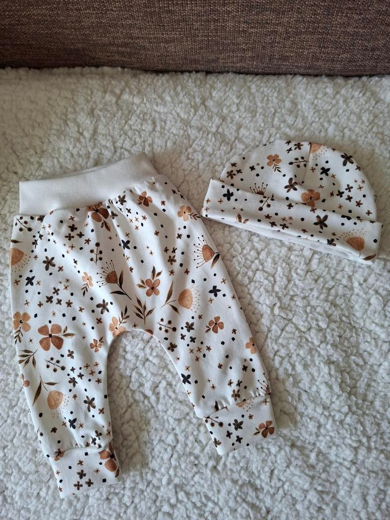 Handgemaakt baby setje maat 44 - Broekje en mutsje, Jongetje of Meisje, Handgemaakt, Nieuw, Ophalen of Verzenden