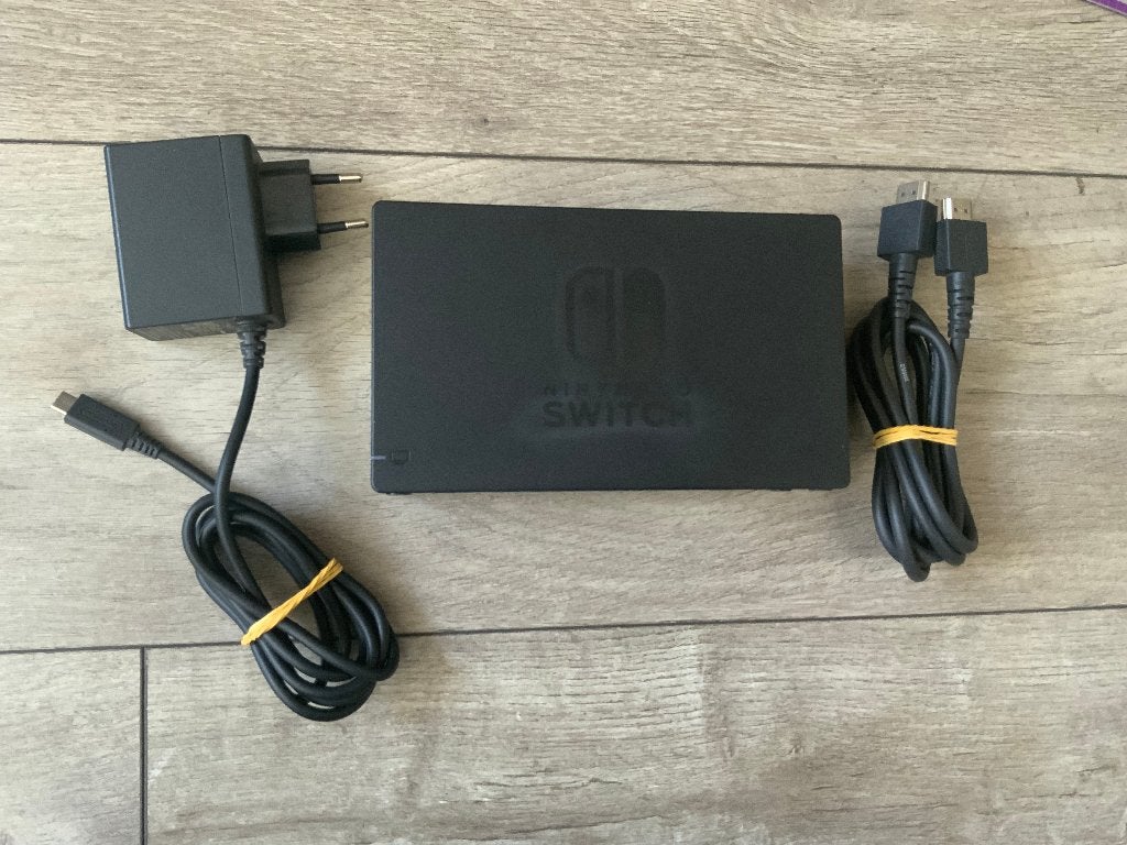 Nintendo Switch Dockingstation / TV Dock + Stroom adapter, Spelcomputers en Games, Avontuur en Actie, 1 speler, Ophalen of Verzenden