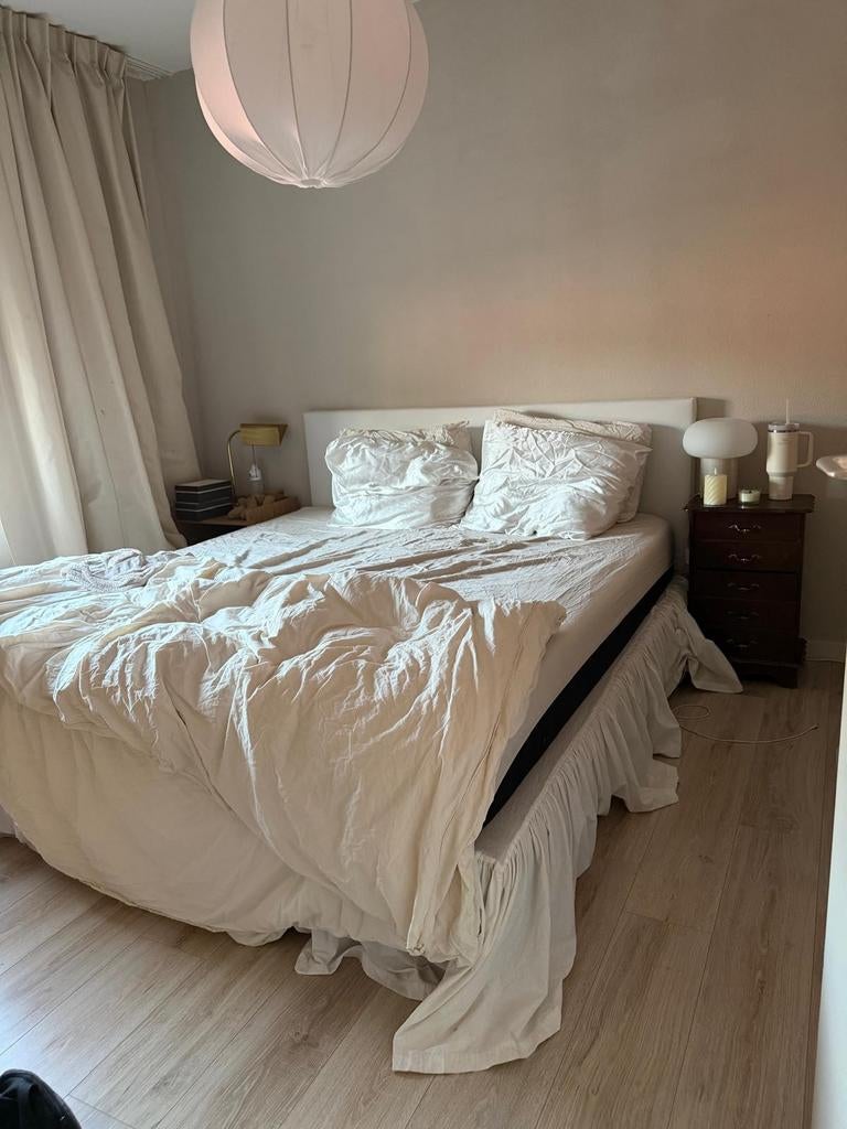 BED MOET SNEL WEG!, Huis en Inrichting, Slaapkamer | Bedden, Ophalen, Wit, Tweepersoons, Zo goed als nieuw