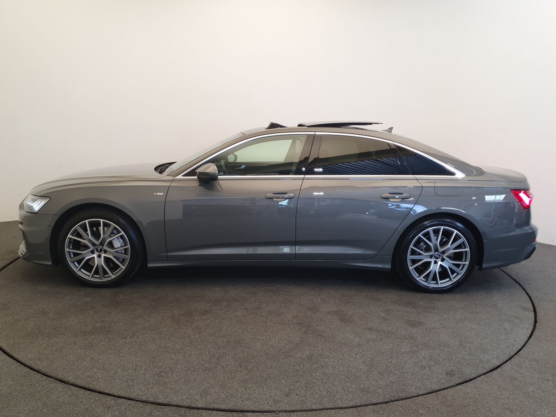 Audi A6 Limousine 50 TFSI e quattro 300pk S edition Panorama, Auto's, Automaat, 14 kWh, Gebruikt, 4 cilinders