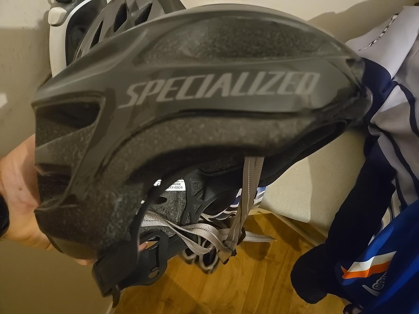Fietsuitrusting: 2 Helmen, fiets schoen, Handschoenen, bril, Ophalen, Gebruikt, Helm