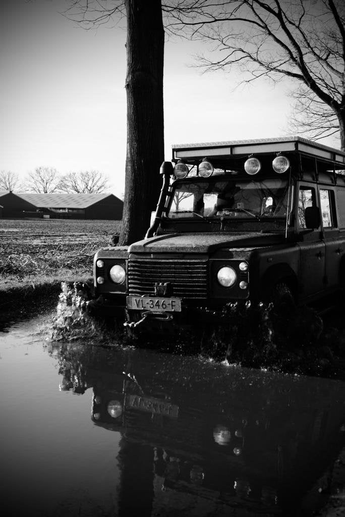 Landrover defender 110 2.5TD bouwjaar 2000 kleur matzwart, Zwart, Defender, SUV of Terreinwagen, Te koop