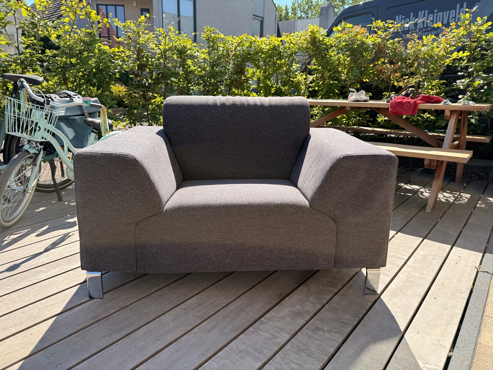 Gratis af te halen: Comfortabele donkergrijze fauteuil, Ophalen, Gebruikt, Stof, 75 tot 100 cm
