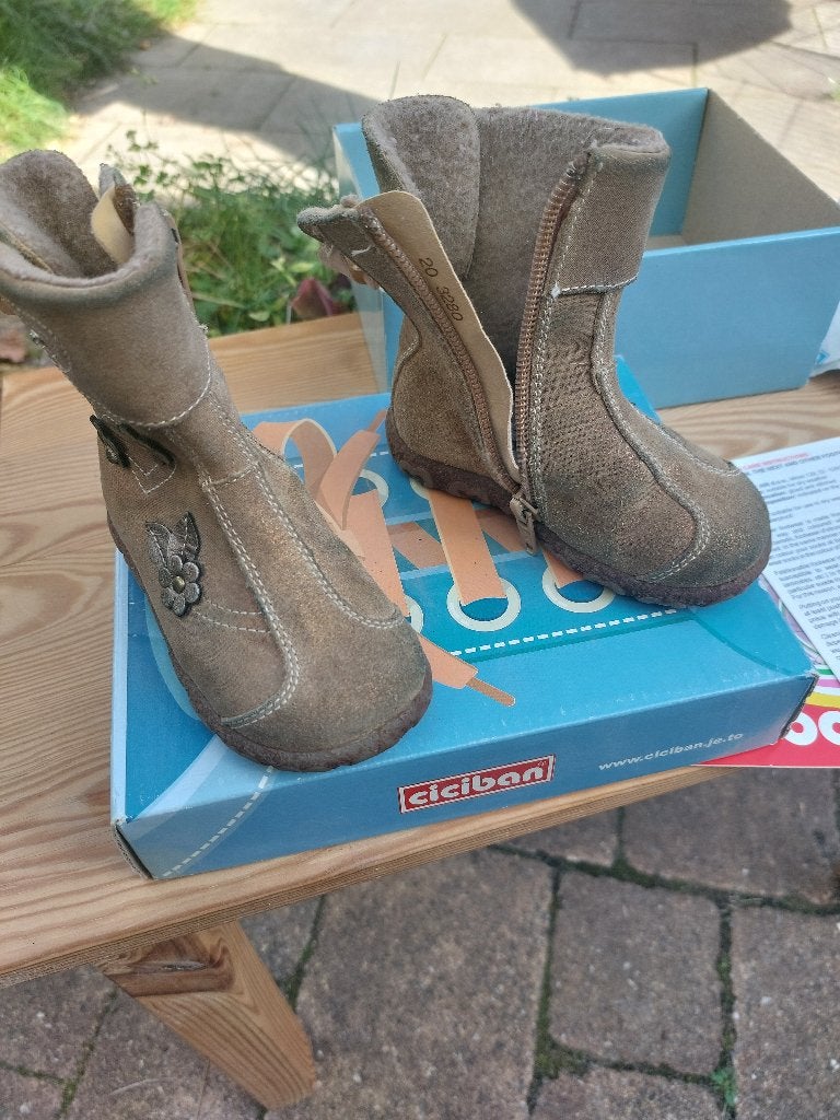 Kinderlaarsjes, maat 20, Meisje, Ophalen of Verzenden, Ciciban, Laarzen
