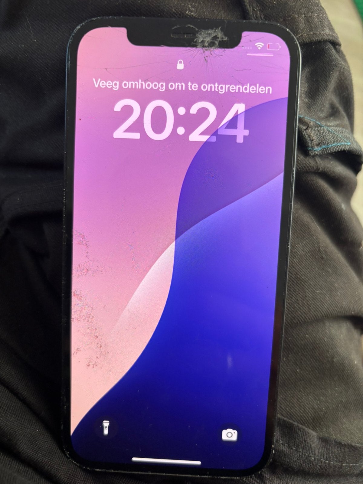 Te koop Iphone 12 met schermschade, Ophalen, 80 %, Zwart, Zo goed als nieuw