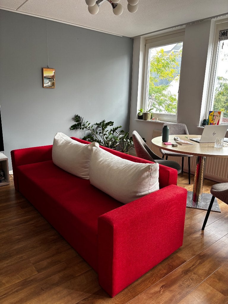 Comfortable red sofa bed with storage, Ophalen, 150 tot 200 cm, Tweepersoons, 75 tot 100 cm