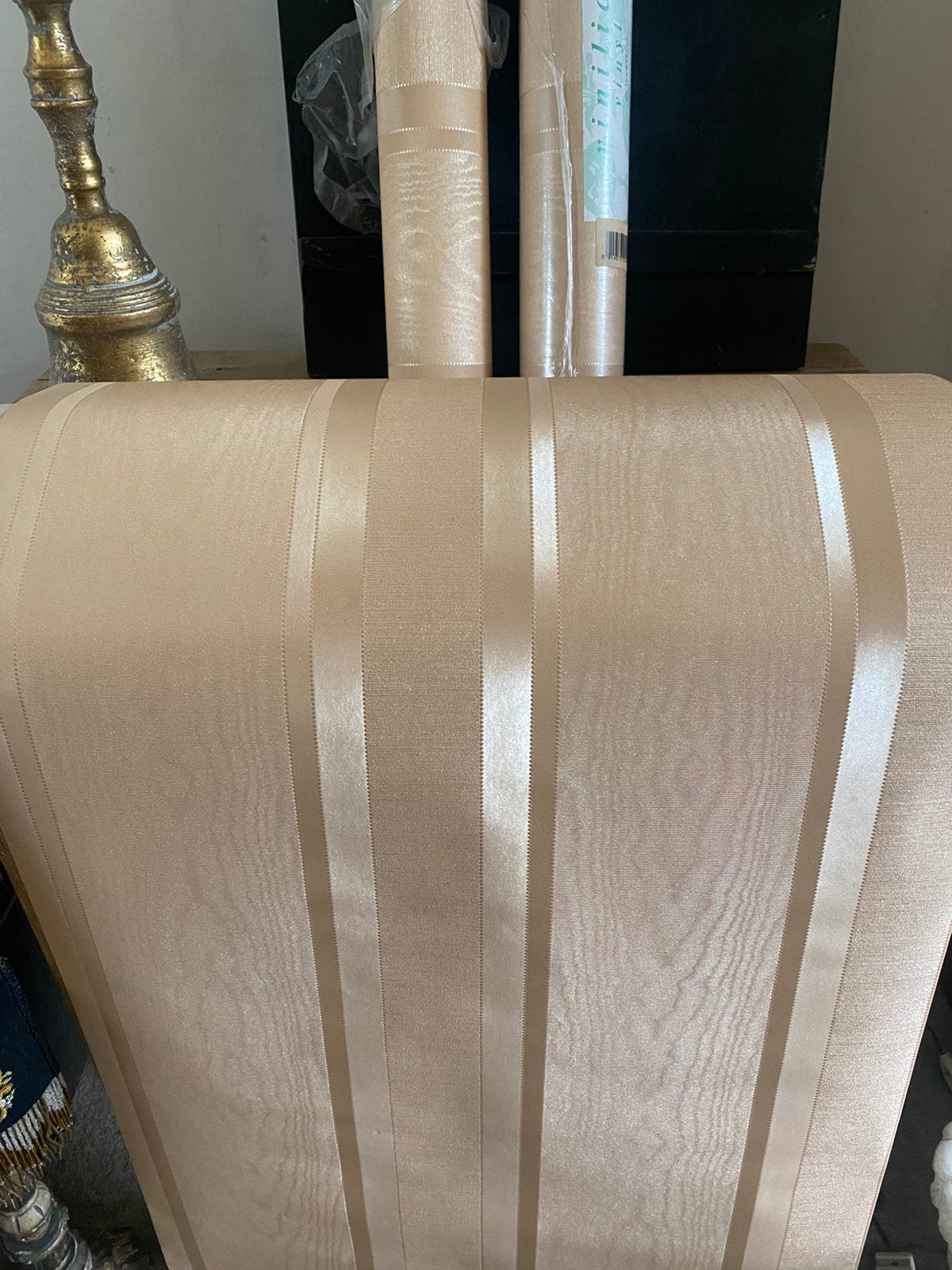 Happydea rollen streep moiré behang (gereserveerd), 75 m² of meer, Beige, Ophalen of Verzenden, Vinylbehang