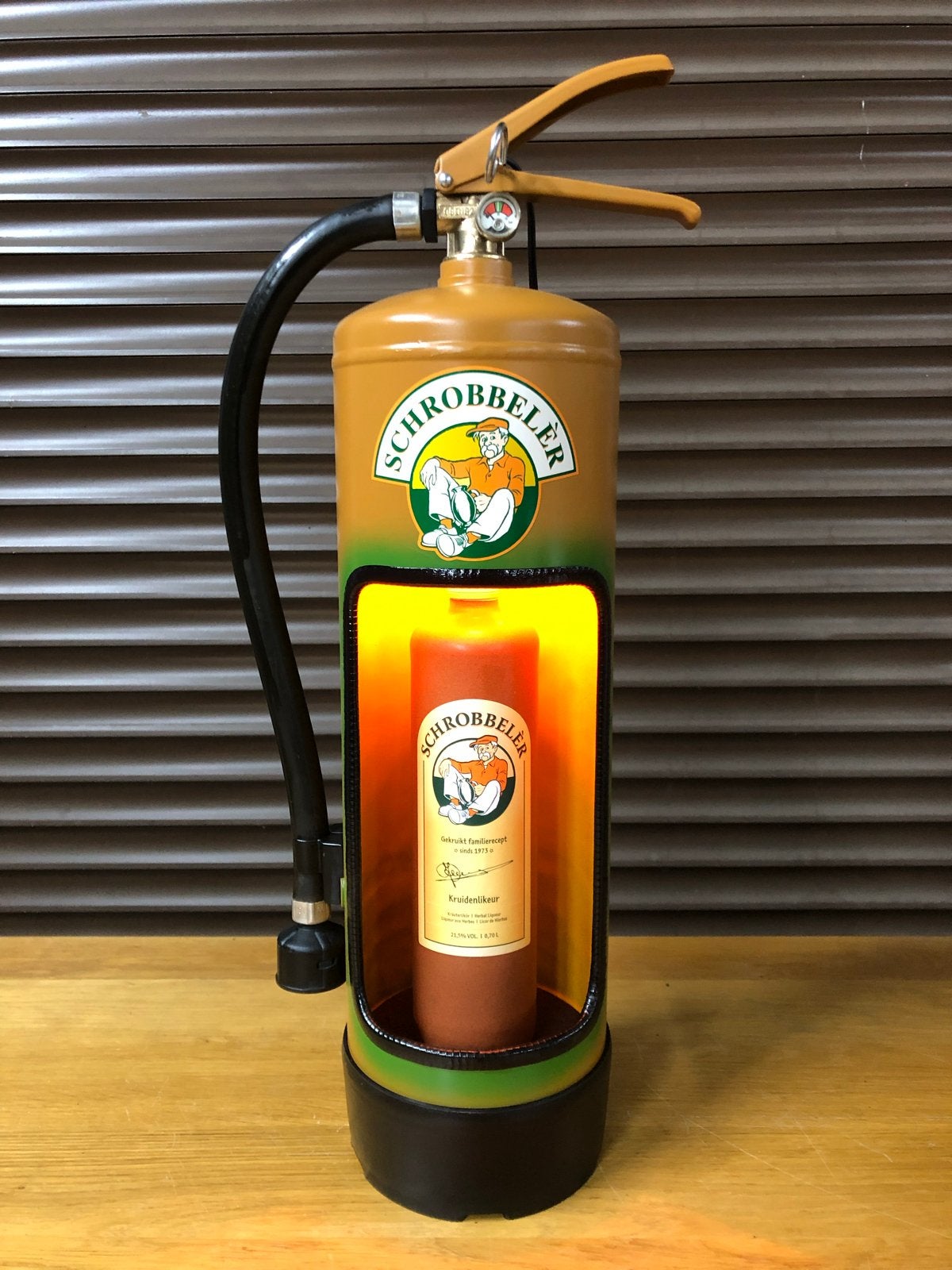 Schrobbelèr brandblusser met kruidenlikeur, Ophalen, Gebruikt