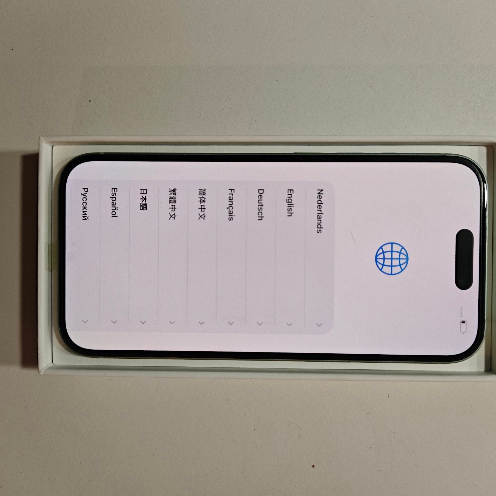 Foto 2 van iPhone 15 128GB Groen - Zo goed als nieuw