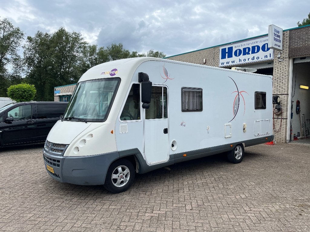 Pilote Mooveo I722 Enkele bedden ZEER COMPLEET 2x Airco izgs, Caravans en Kamperen, Campers, Integraal, Ringverwarming, Koelkast