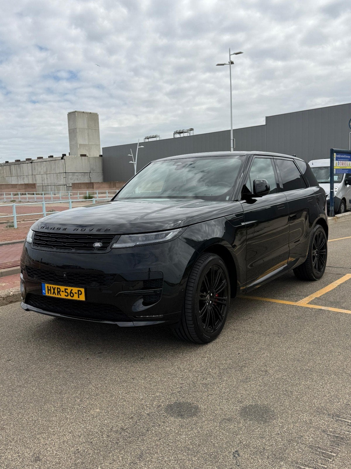 Land Rover Range Rover (sport) P510e 510pk AWD AUT Phev 2023, Auto's, Land Rover, Automaat, 3000 kg, Vierwielaandrijving, Dealer onderhouden